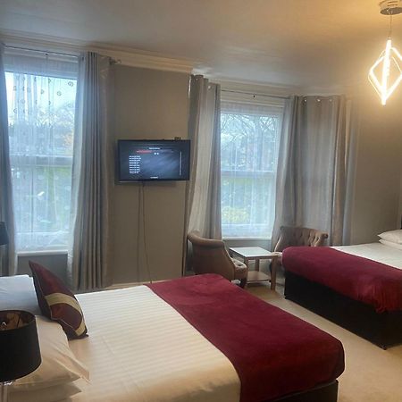 Diamonds Lodge Near York Hospital Room photo